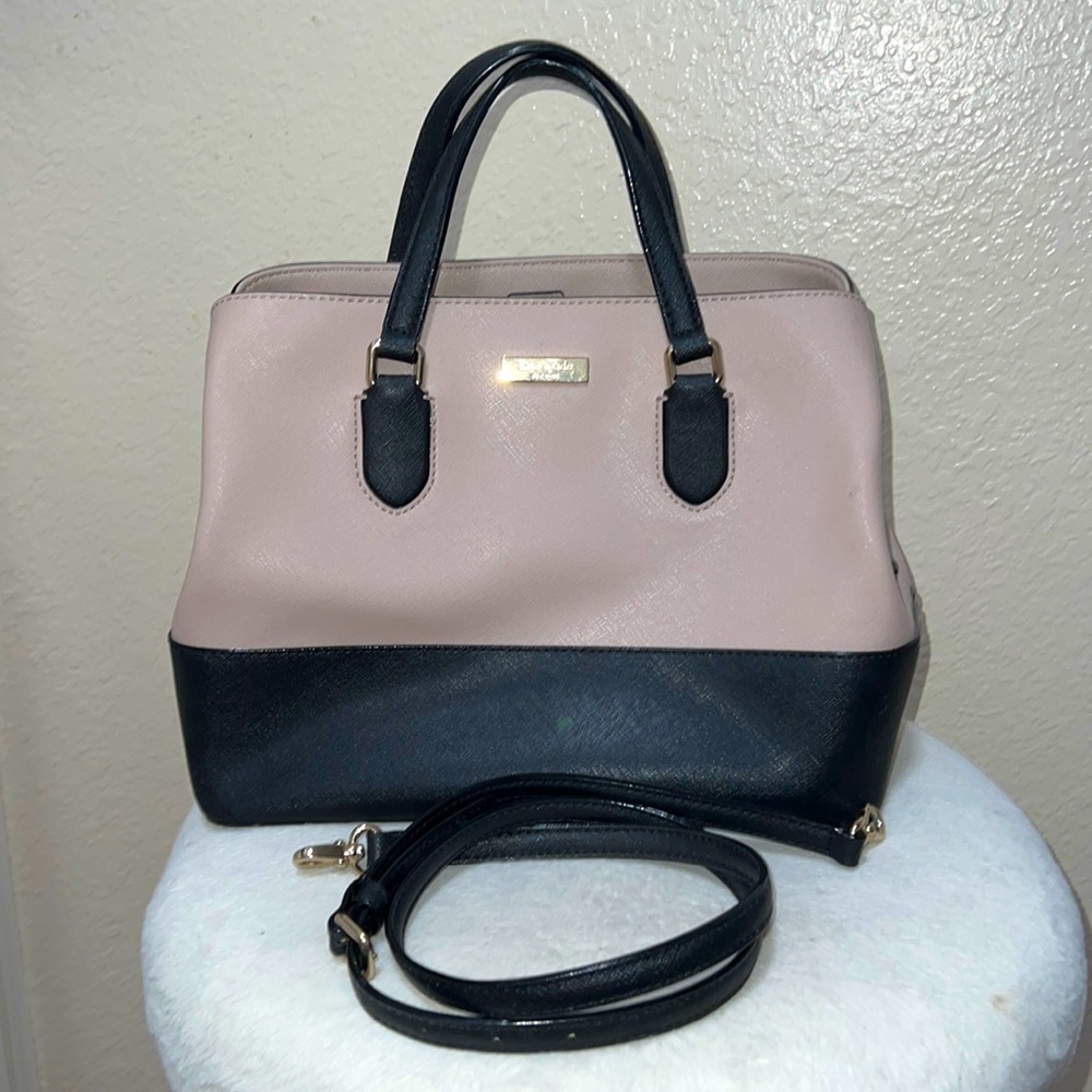 ♠️Beautiful Kate Spade Purse with Strap!♠️